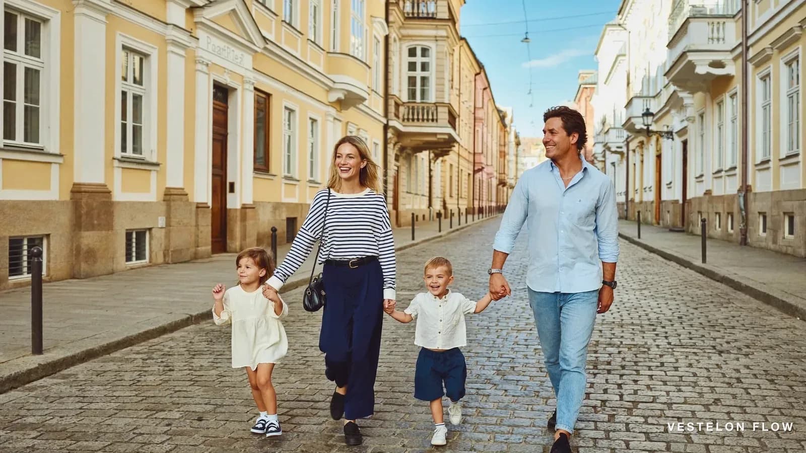 Przykład modelowy: rodzina odkłada 200 euro miesięcznie. Oto liczby po 10, 20 i 30 latach · VESTELON FLOW