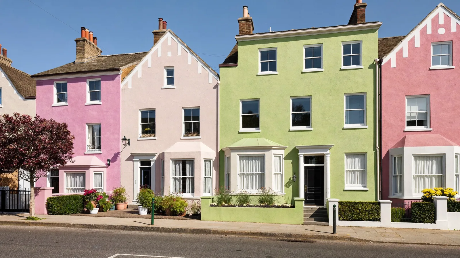 How to Save Money in the UK (Practical Guide) — VESTELON FLOW
